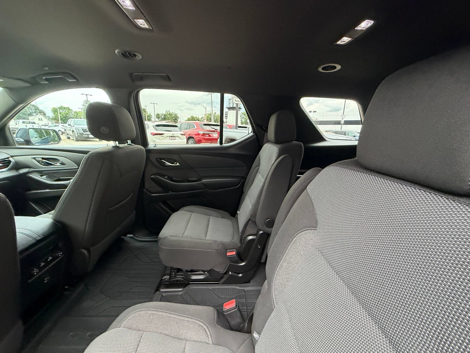 Used 2023 Chevrolet Traverse LT FWD image 5