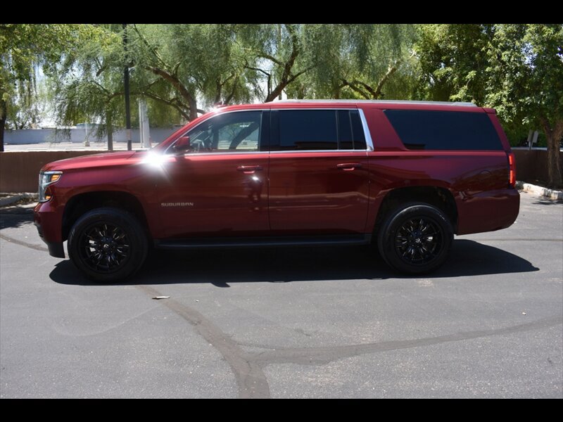 Used 2017 Chevrolet Suburban LS RWD image 4