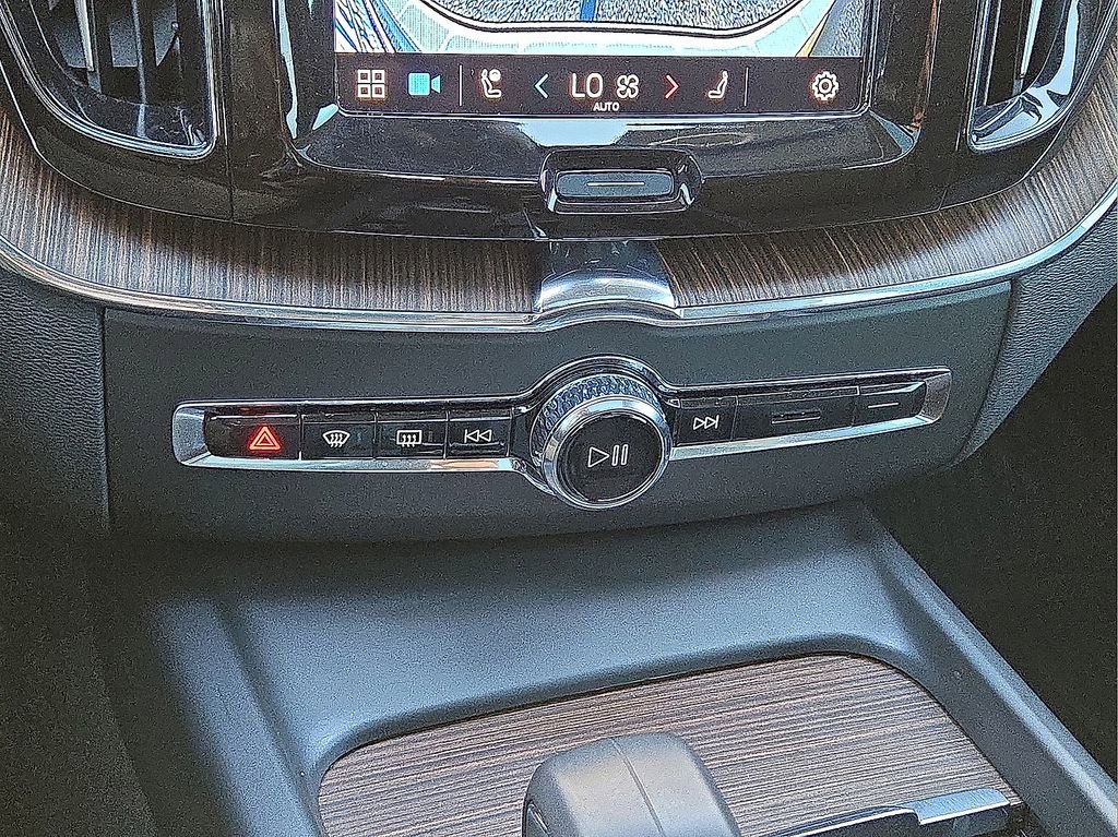 Certified 2023 Volvo XC60 B5 Plus w/ Protection Package Premier image 29