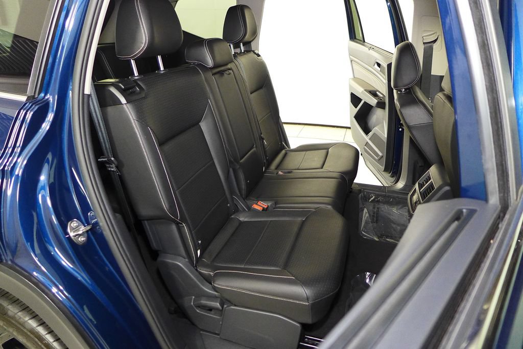 Certified 2023 Volkswagen Atlas SE w/ Black Wheel Package FWD image 20