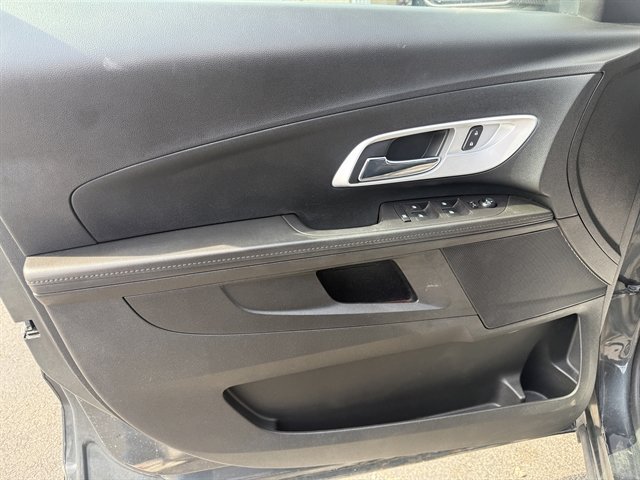 Used 2017 Chevrolet Equinox LT w/ Convenience Package FWD image 9