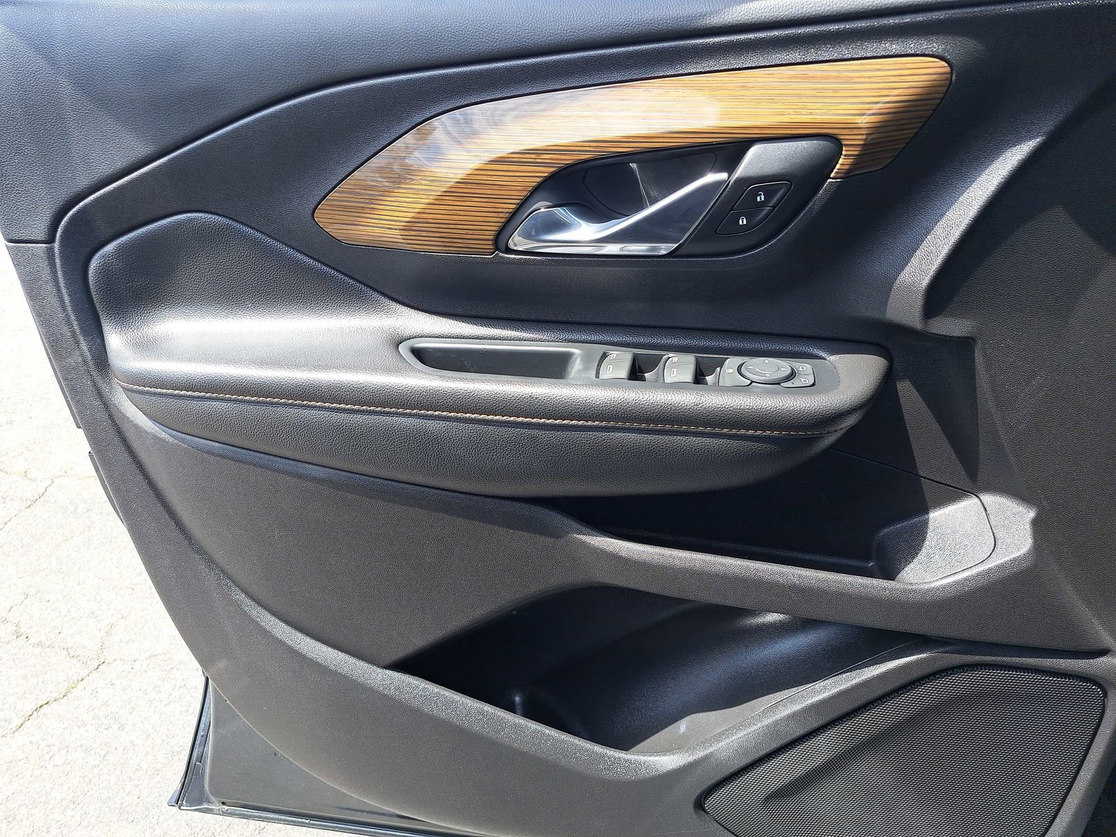 Used 2018 GMC Terrain SLE w/ Driver Convenience Package FWD image 28