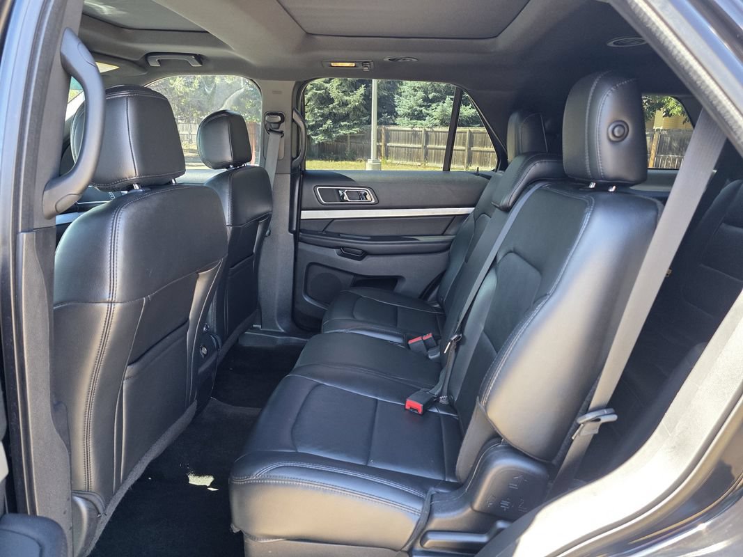 Used 2016 Ford Explorer XLT w/ Equipment Group 202A AWD/4WD image 17