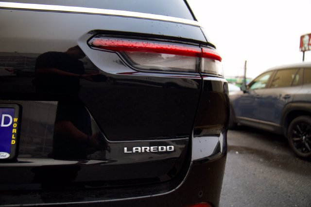 Used 2024 Jeep Grand Cherokee L Laredo RWD image 14
