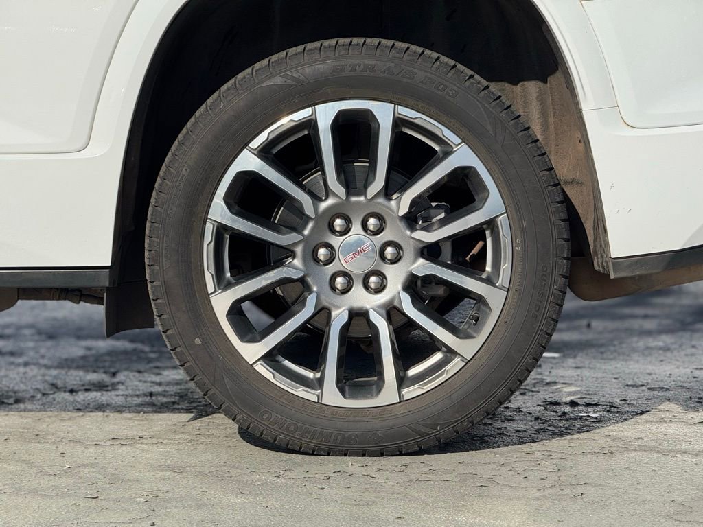 Used 2023 GMC Acadia Denali image 3