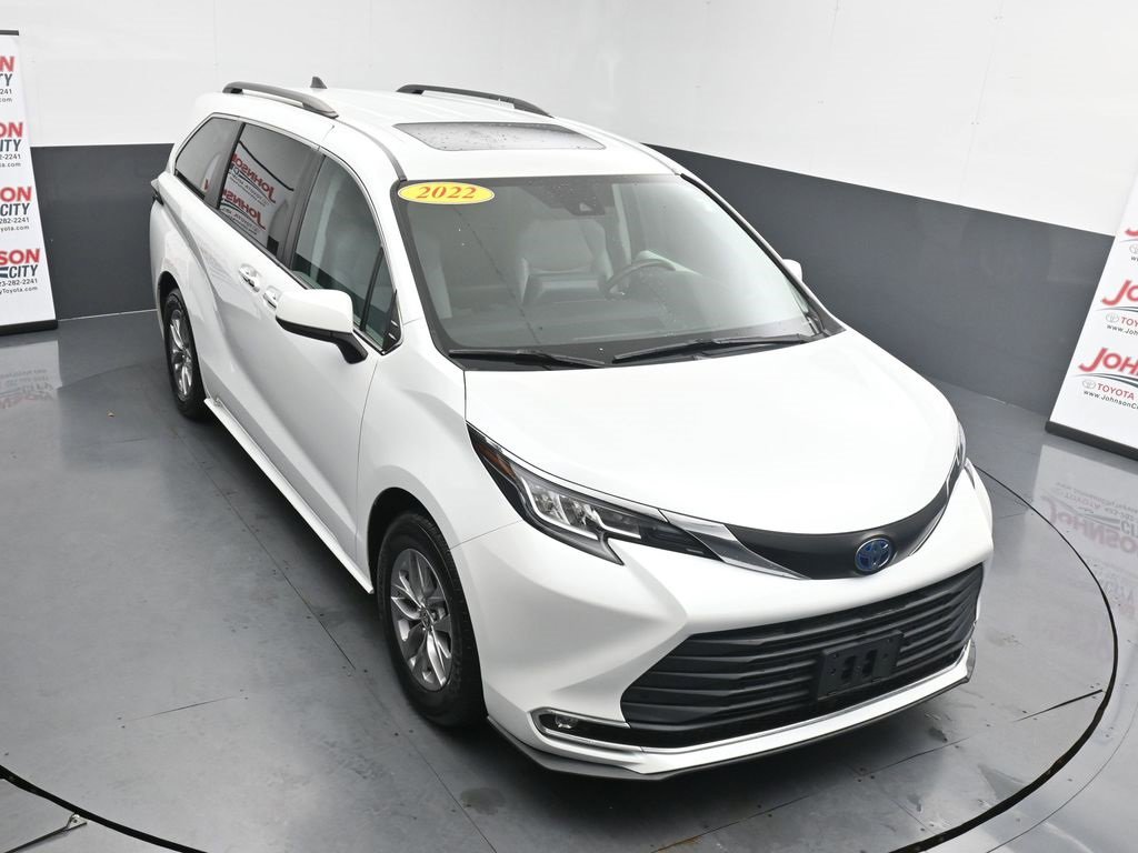 Used 2022 Toyota Sienna XLE image 10