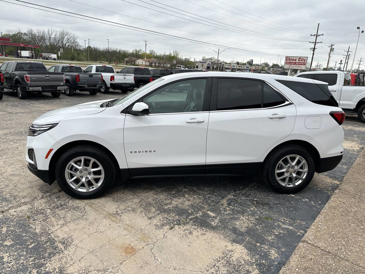 Used 2023 Chevrolet Equinox LT w/ Driver Convenience Package image 6