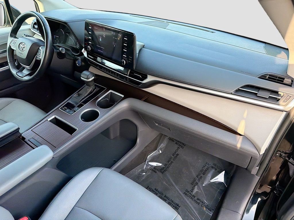 Used 2023 Toyota Sienna XLE image 13