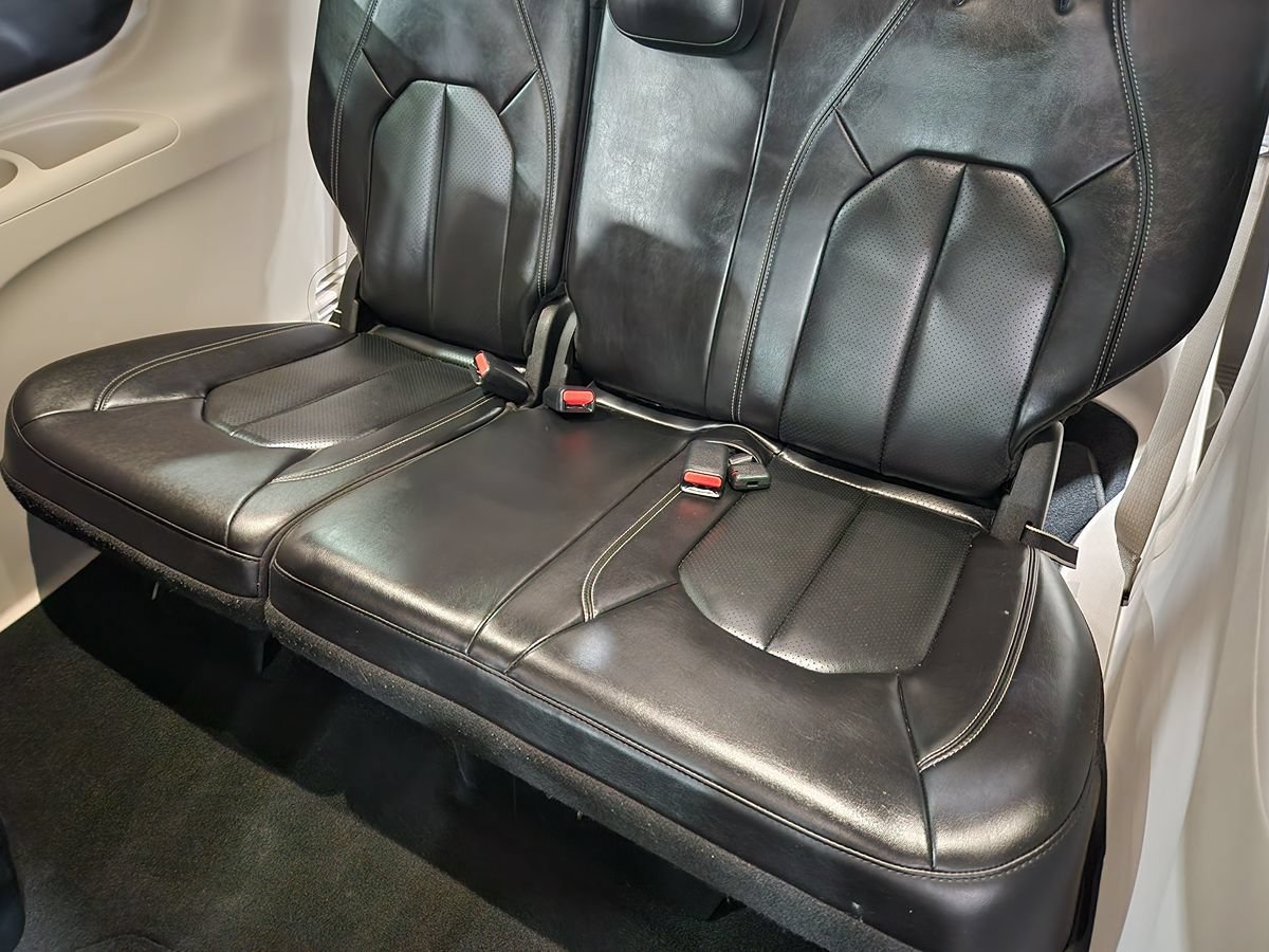 Used 2023 Chrysler Pacifica Touring-L FWD image 52