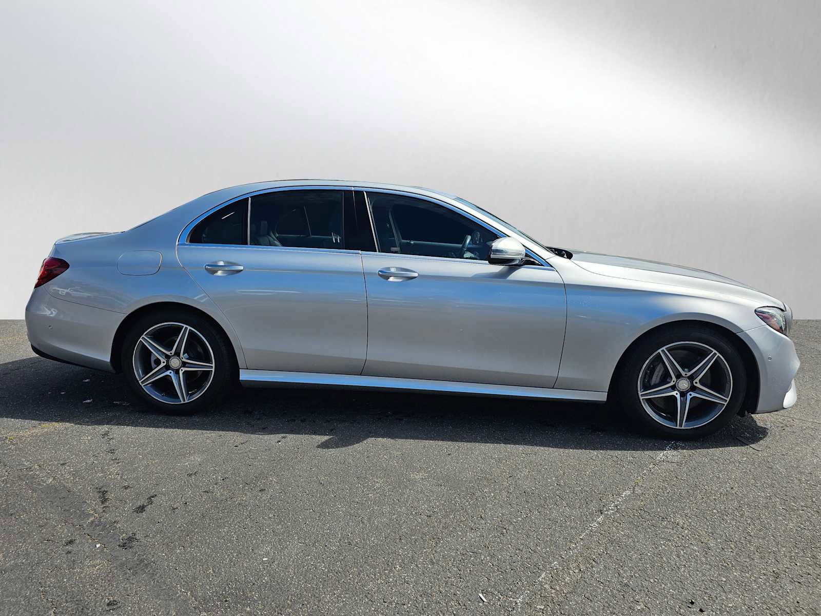 Used 2017 Mercedes-Benz E 300 image 2