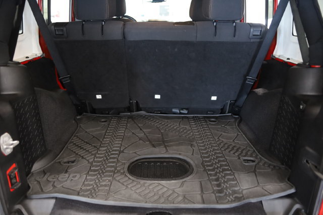 Used 2015 Jeep Wrangler Unlimited Sahara w/ Connectivity Group AWD/4WD image 8
