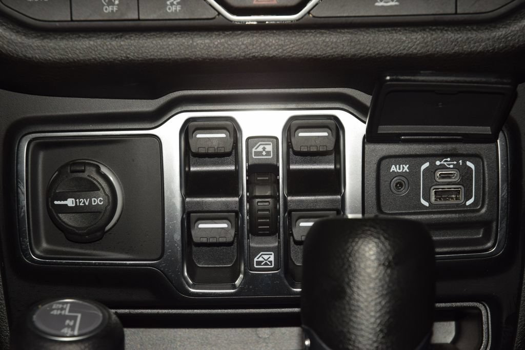 Used 2024 Jeep Wrangler Unlimited Sport AWD/4WD image 30