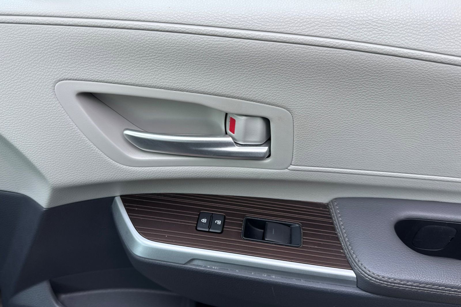 Used 2024 Toyota Sienna XLE w/ XLE Plus Package image 26