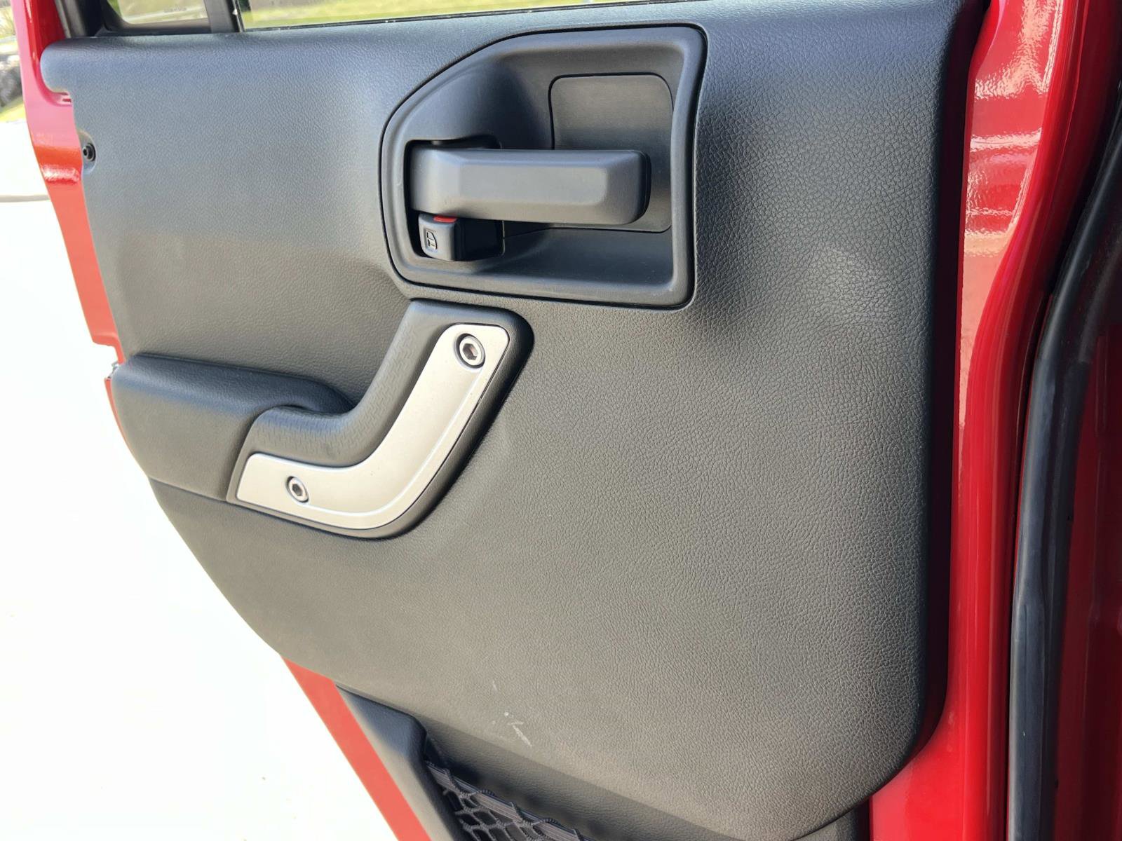 Used 2017 Jeep Wrangler Unlimited Rubicon w/ Cold Weather Group image 16