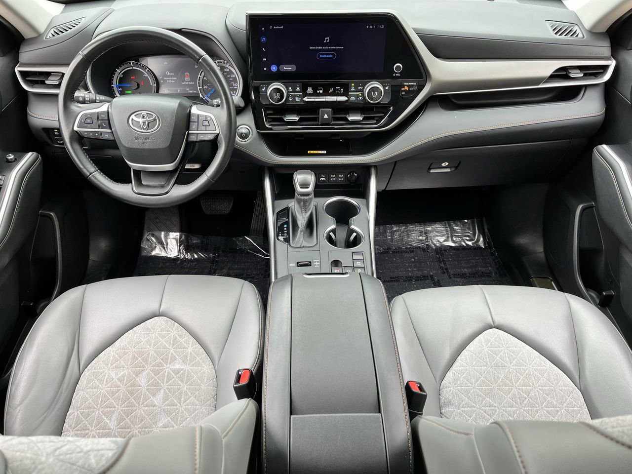 Used 2023 Toyota Highlander Bronze Edition FWD image 9