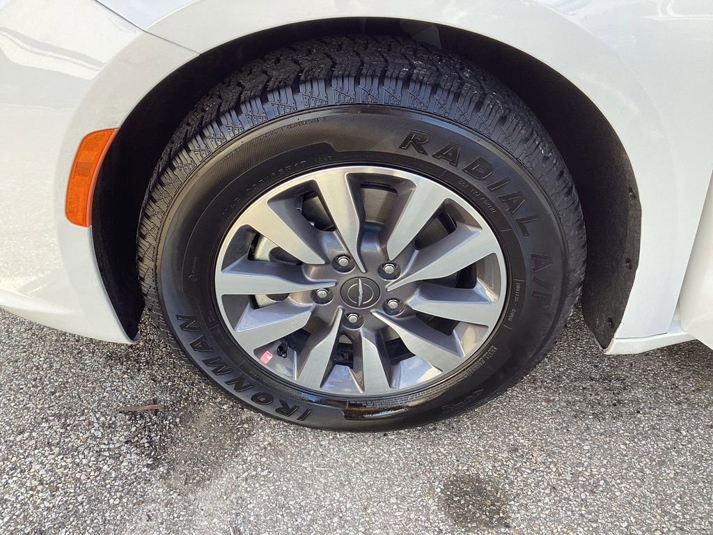 Used 2024 Chrysler Pacifica Select image 43
