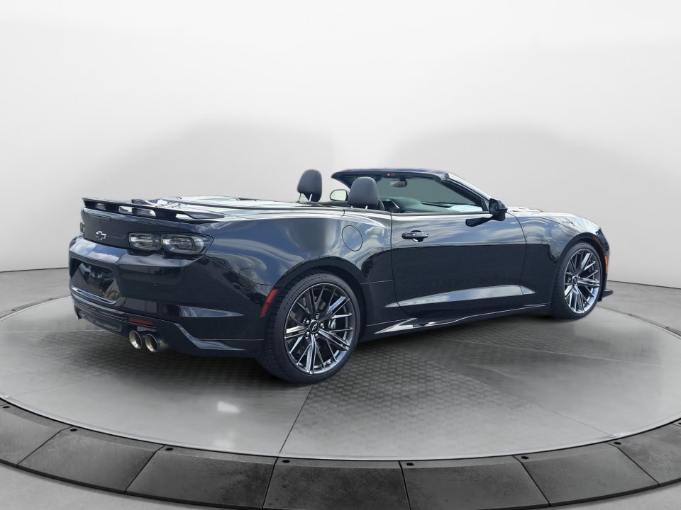 Used 2023 Chevrolet Camaro ZL1 RWD image 7