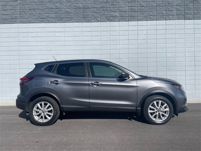 Used 2022 Nissan Rogue Sport S image 2