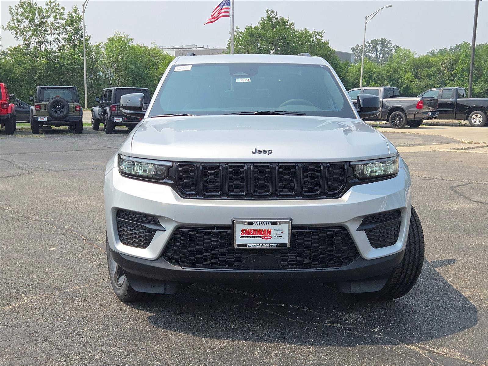 New 2025 Jeep Grand Cherokee Altitude image 4