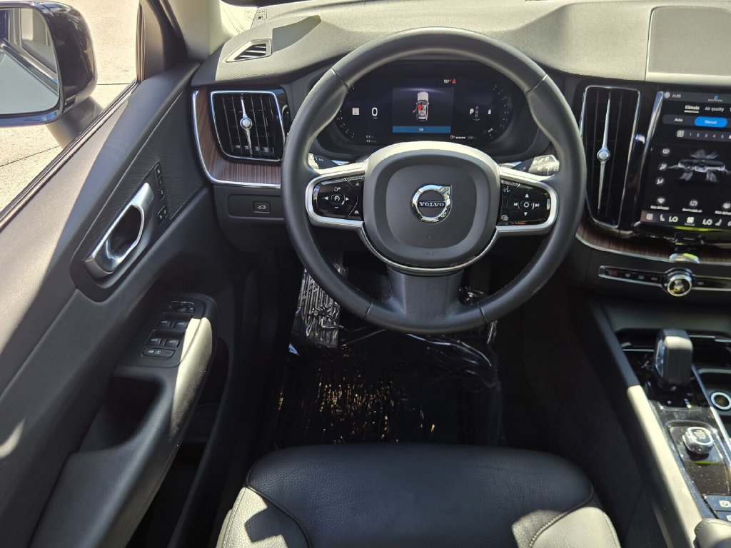 Used 2024 Volvo XC60 B5 Plus AWD/4WD image 12