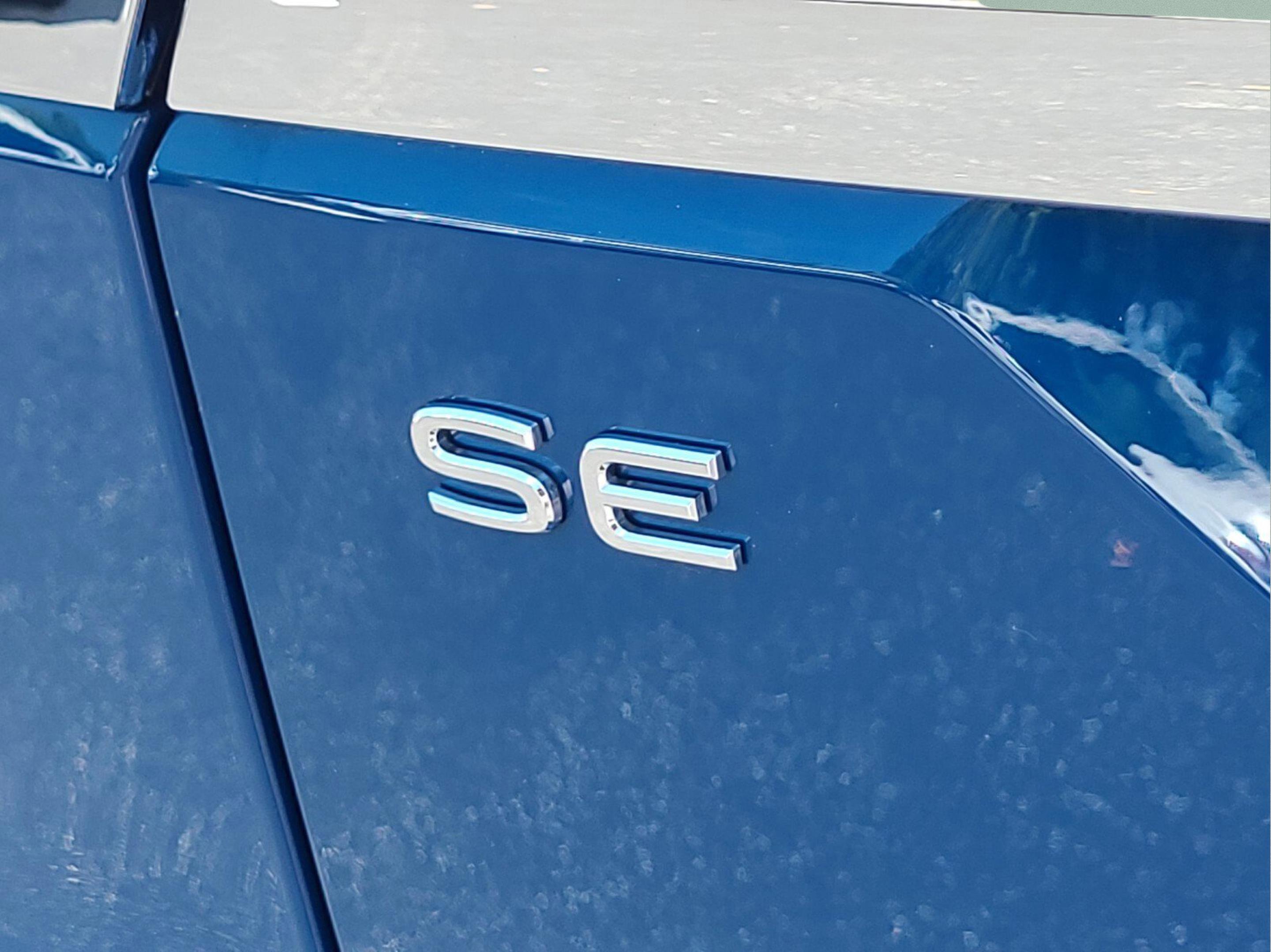 Used 2025 Volkswagen Atlas SE image 32