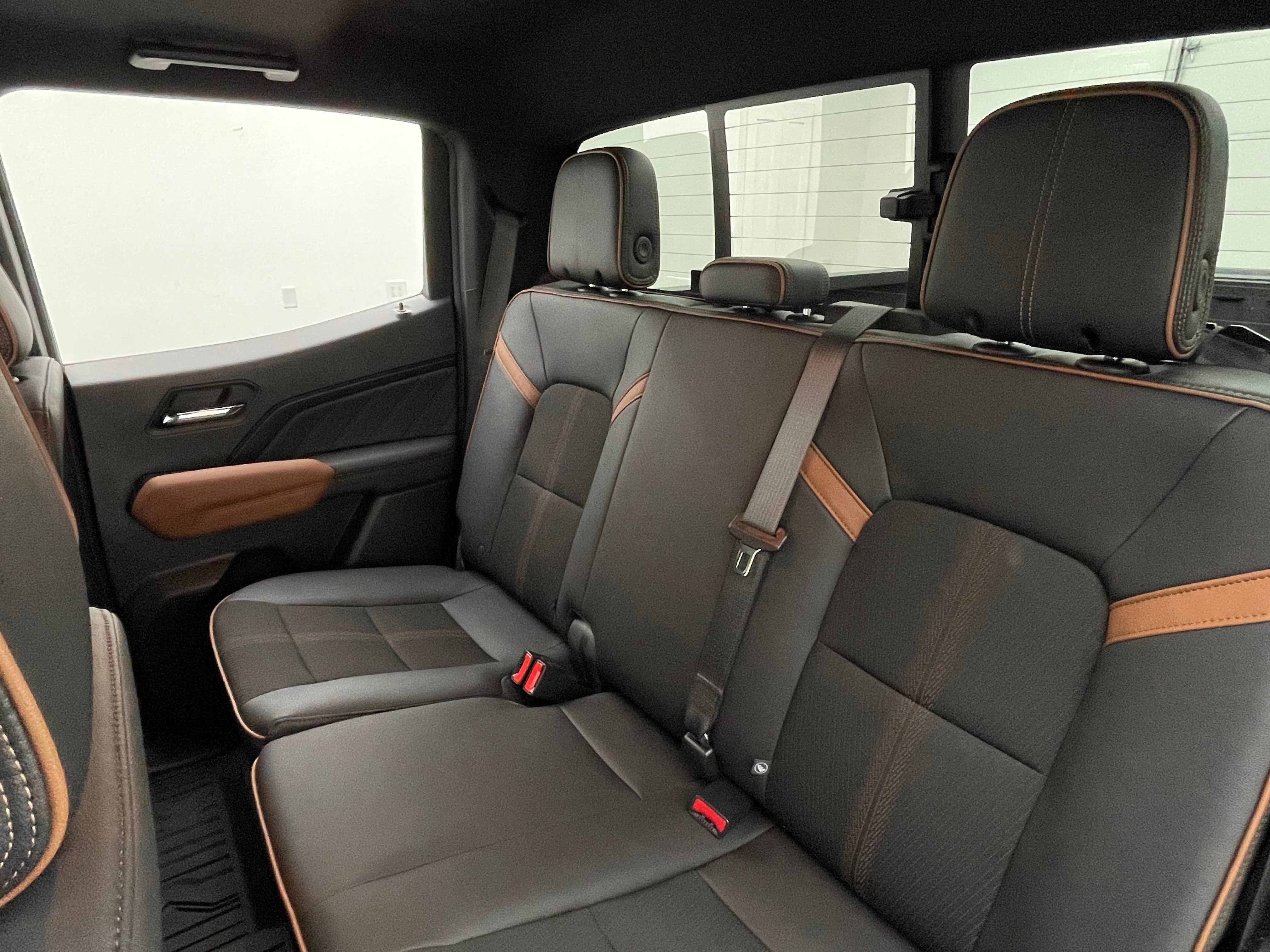 Used 2023 GMC Canyon AT4 w/ Canyon Safety Plus Package AWD/4WD image 43