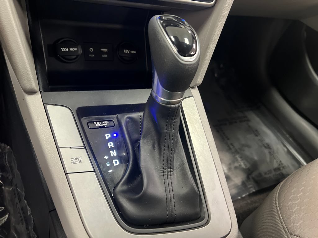 Used 2019 Hyundai Elantra SE FWD image 25