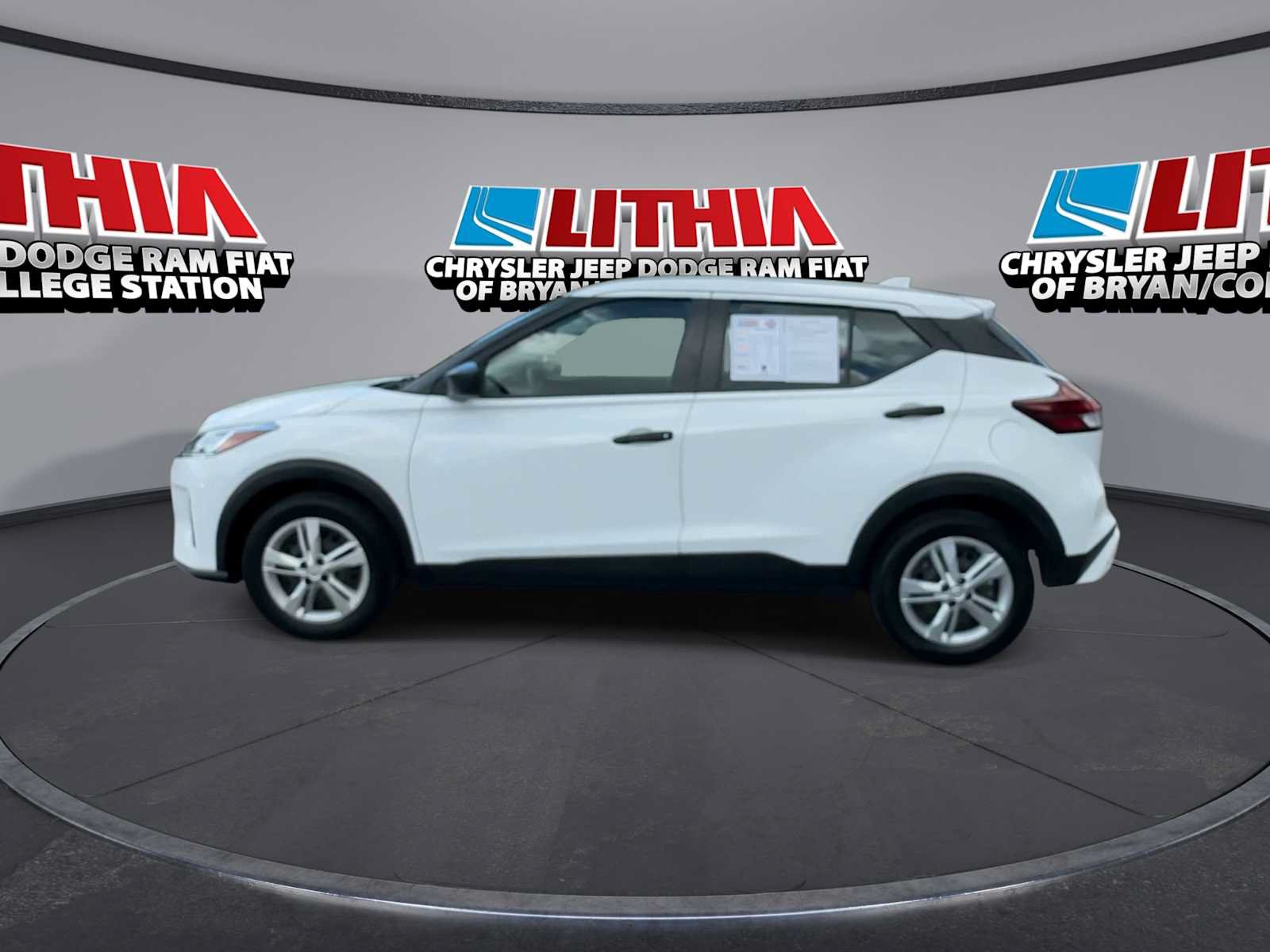 Used 2022 Nissan Kicks S FWD image 5