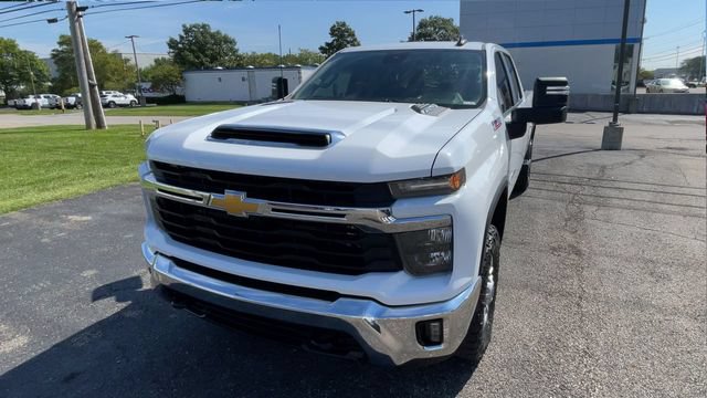Used 2024 Chevrolet Silverado 2500 LT w/ Convenience Package AWD/4WD image 5