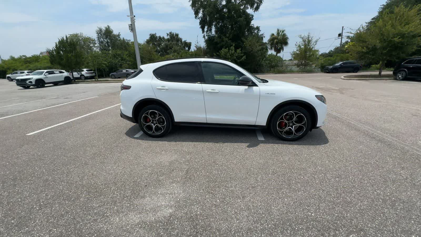Used 2024 Alfa Romeo Stelvio Veloce AWD/4WD image 9
