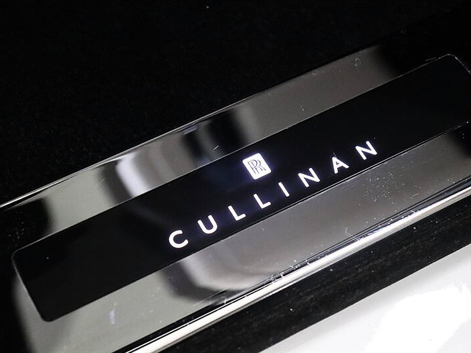 Used 2022 Rolls-Royce Cullinan w/ Cullinan Package AWD/4WD image 18