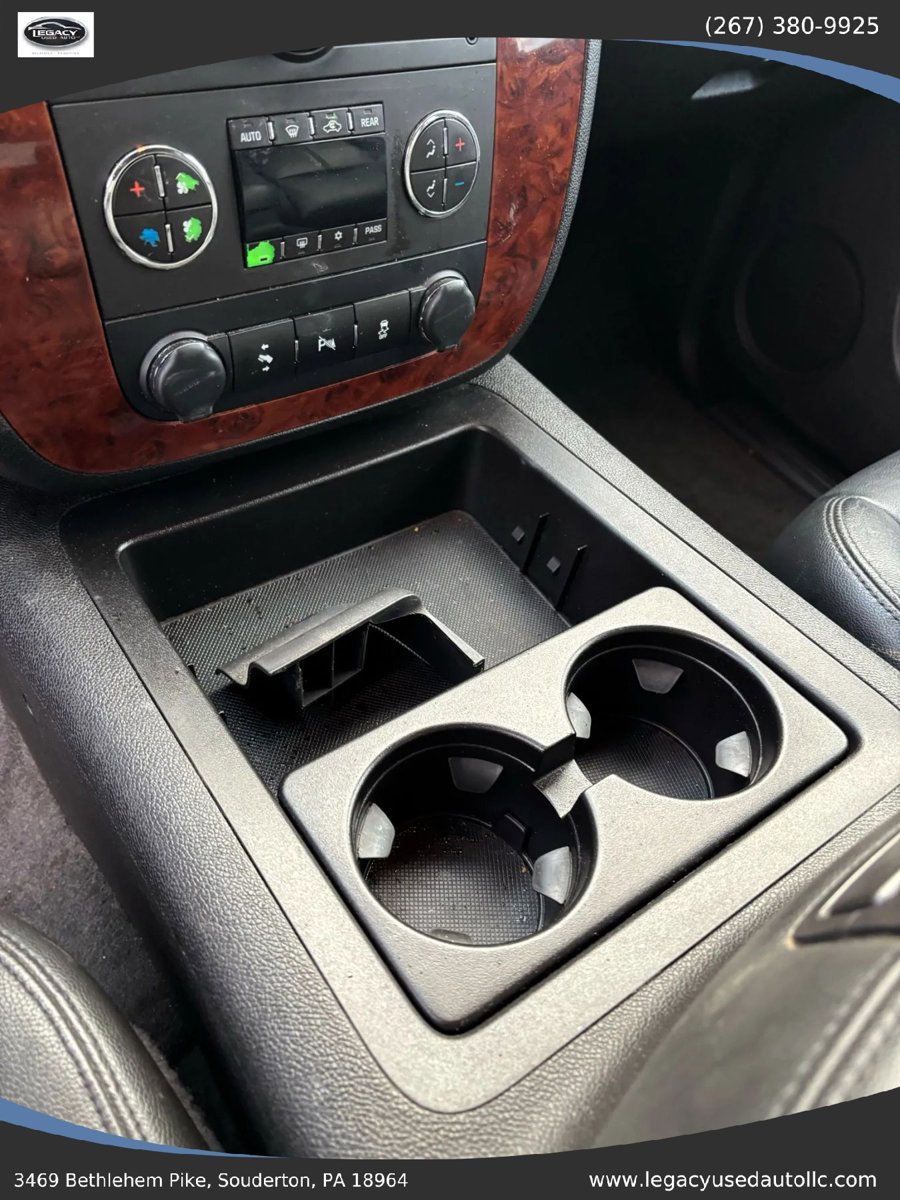 Used 2013 Chevrolet Suburban LT image 22