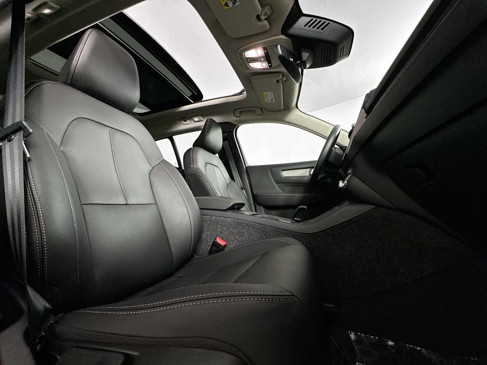 Used 2025 Volvo XC40 B5 Core w/ Protection Package Premier image 27