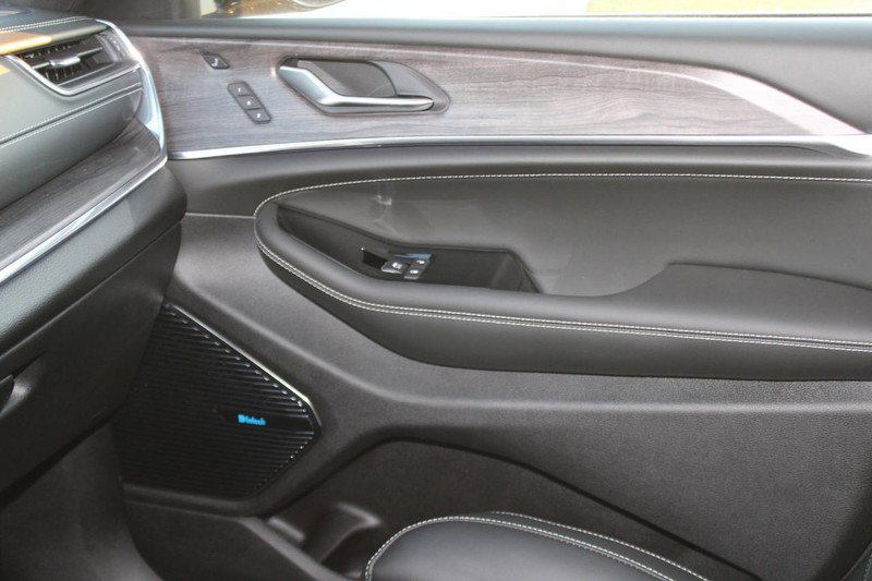 New 2023 Jeep Grand Cherokee Overland w/ Luxury Tech Group IV image 30