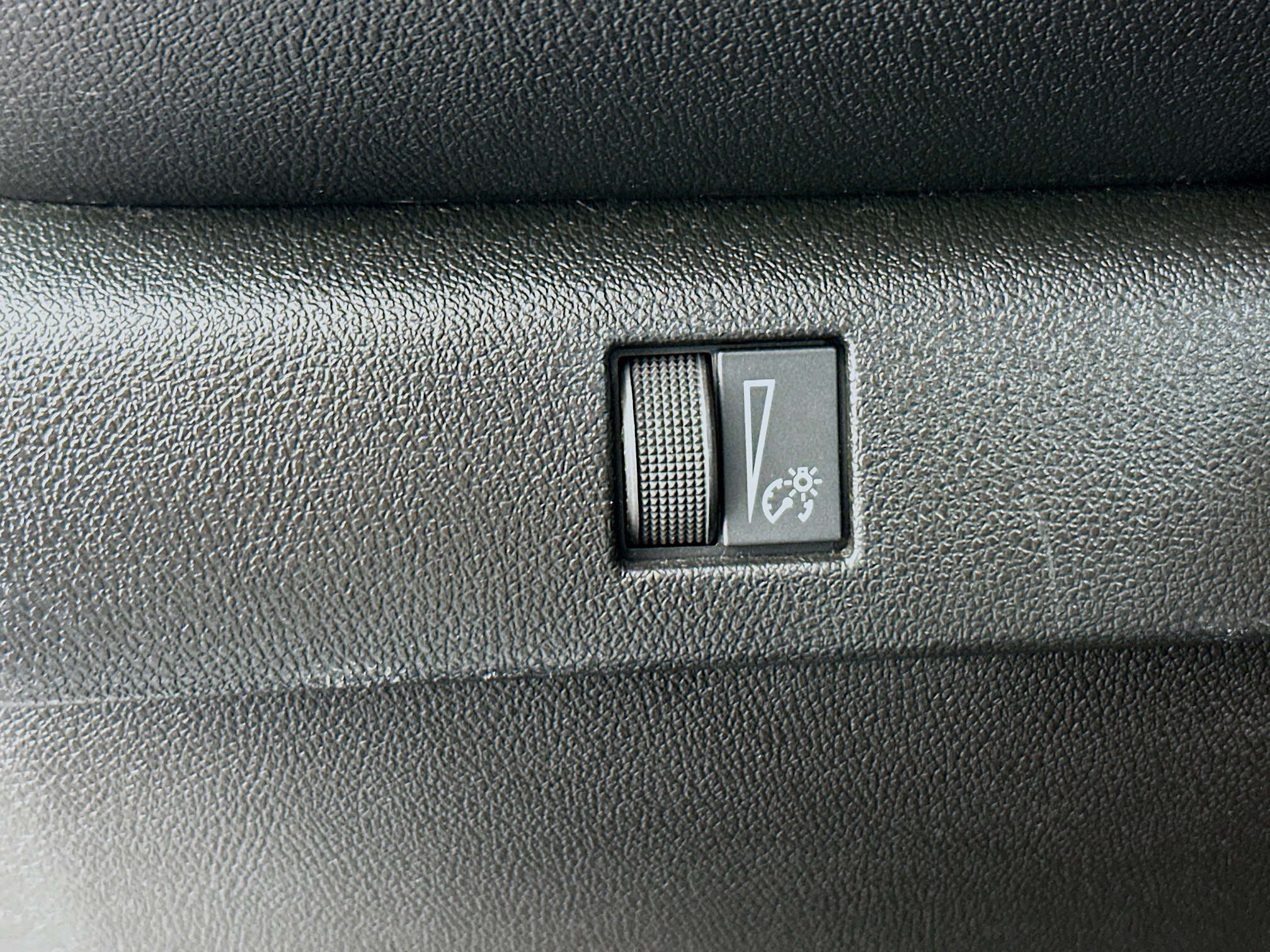 Used 2023 Chevrolet Colorado W/T RWD image 16