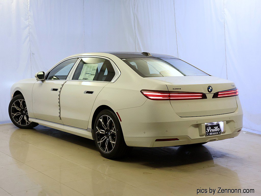Used 2027 BMW 740i xDrive AWD/4WD image 9