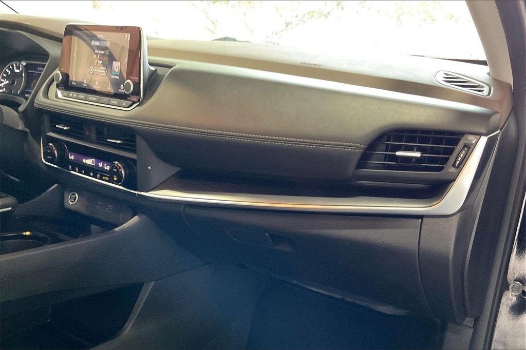 Used 2023 Nissan Rogue SV image 24