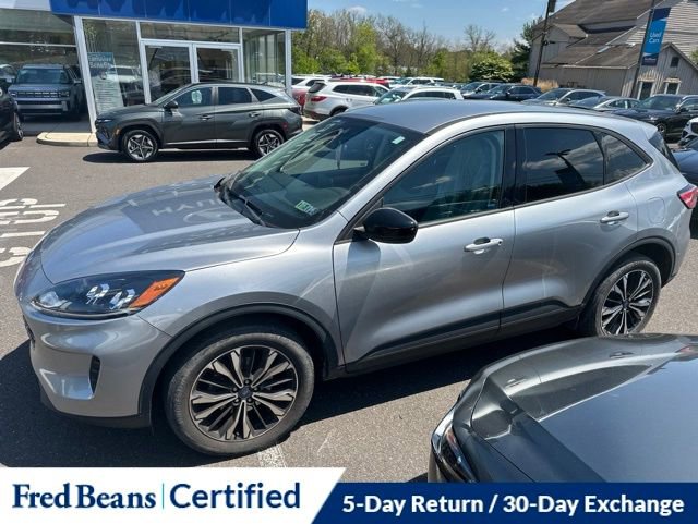 Used 2022 Ford Escape SE w/ SE Sport Appearance Package AWD/4WD image 3