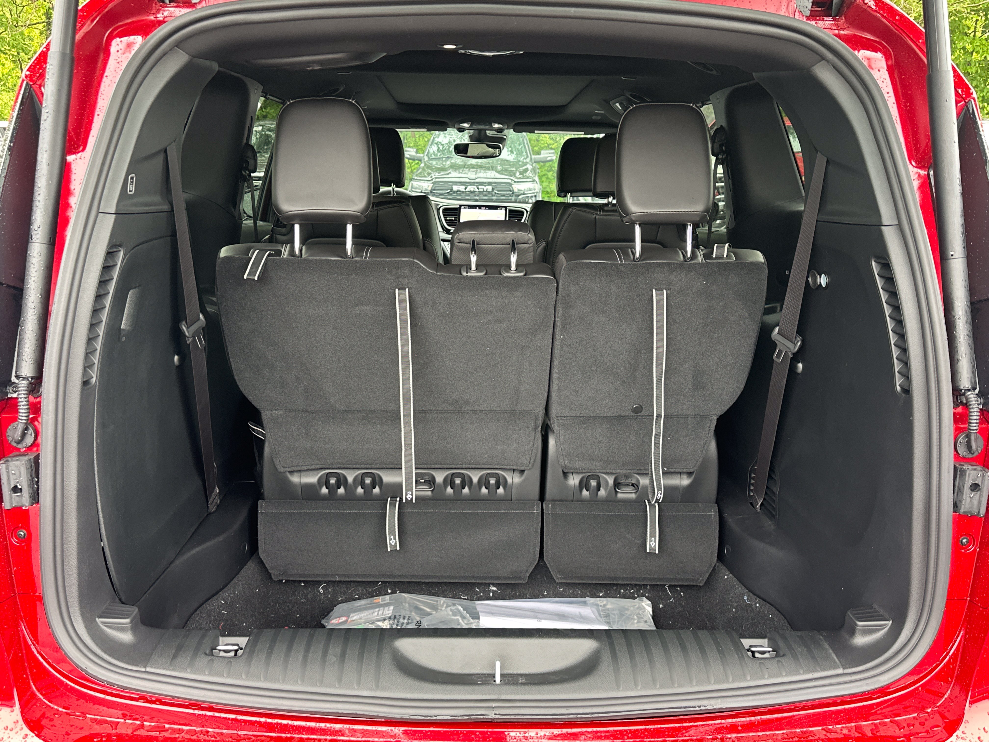 New 2027 Chrysler Pacifica Select FWD image 13