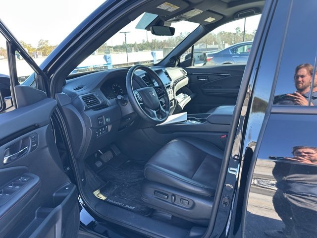Used 2025 Honda Ridgeline Black Edition image 5