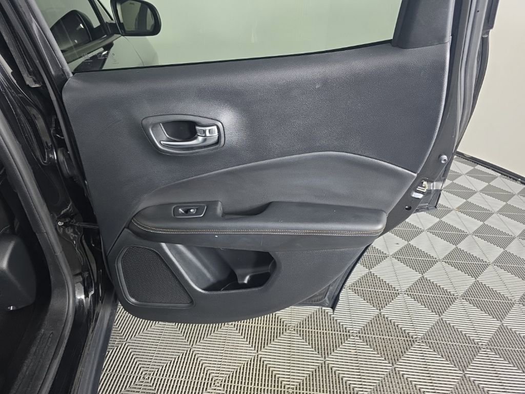 Used 2020 Jeep Compass Latitude AWD/4WD image 30
