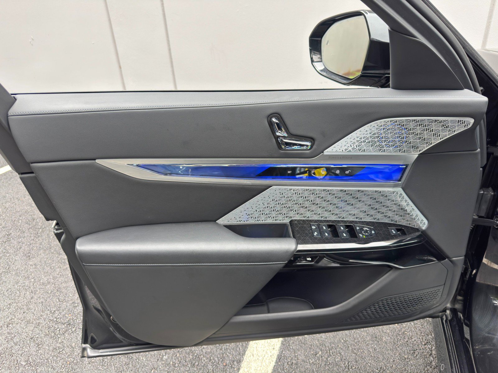 Used 2023 BMW i7 xDrive60 w/ Executive Package 2 AWD/4WD image 63