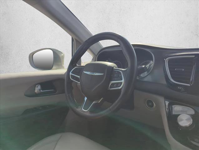 Used 2019 Chrysler Pacifica Touring-L Plus w/ Advanced Safetytec Group FWD image 21