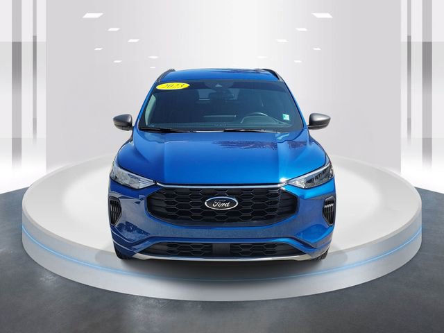 Used 2023 Ford Escape ST-Line w/ Tech Pack #1 AWD/4WD image 2