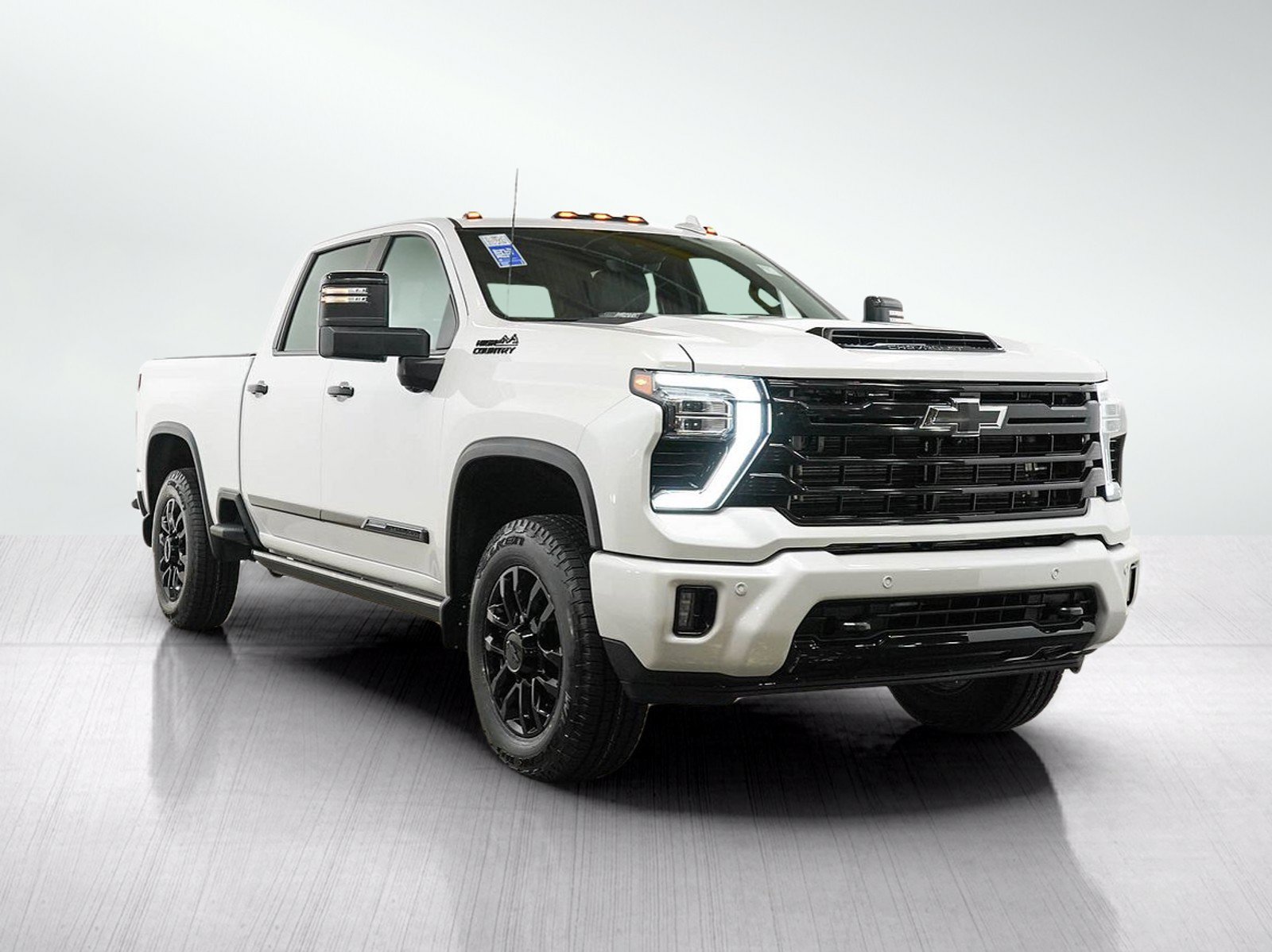 Used 2025 Chevrolet Silverado 2500 High Country w/ High Country Premium Package AWD/4WD image 7