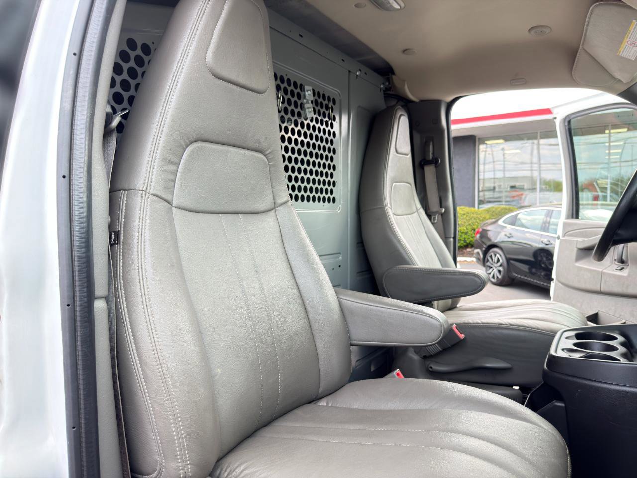 Used 2018 GMC Savana 2500 Extended RWD image 28