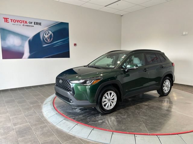 Used 2023 Toyota Corolla Cross LE w/ Moonroof Package AWD/4WD image 3