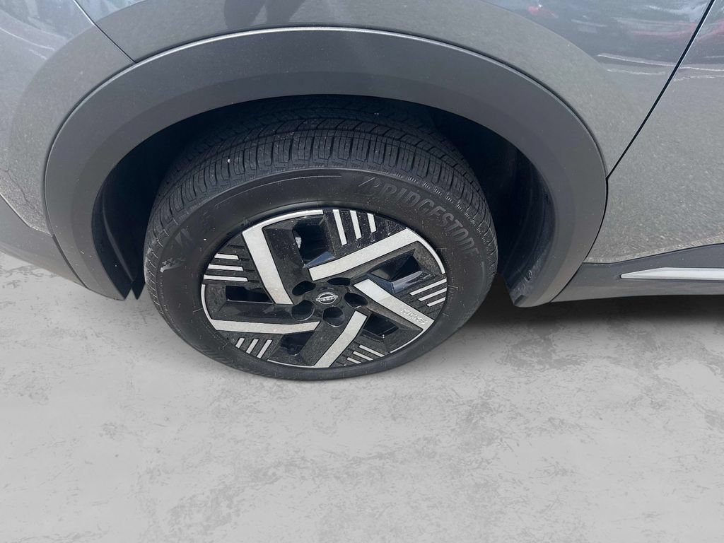 Used 2025 Nissan Kicks SV FWD image 11
