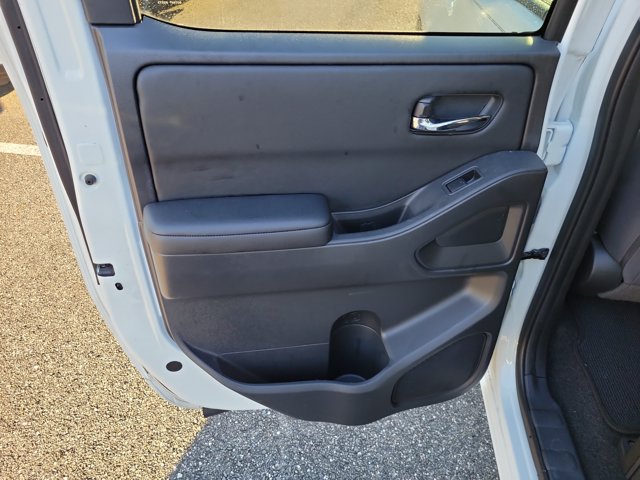 Used 2025 Nissan Frontier SV w/ SV Convenience Package RWD image 12