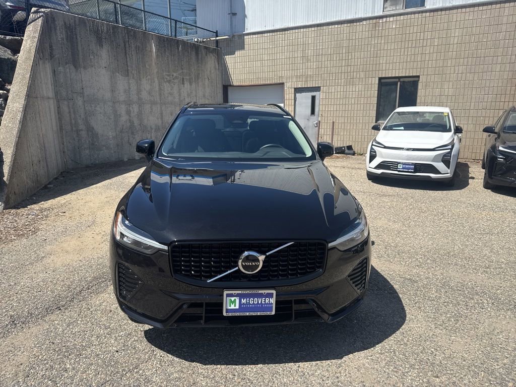 Used 2025 Volvo XC60 B5 Plus AWD/4WD image 9